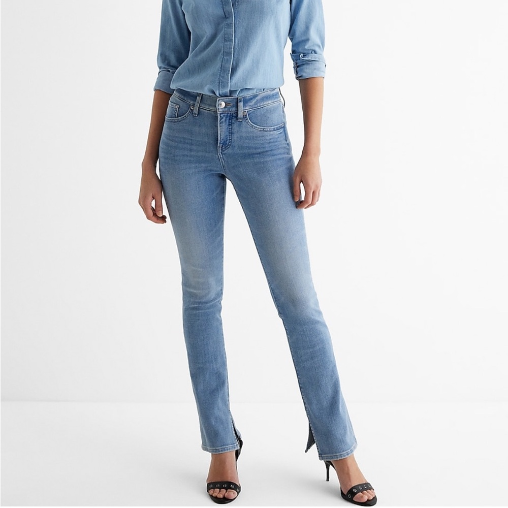 🆕 EXPRESS Skyscraper mid-rise medium wash denim jeans 6R